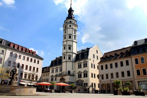 Marktplatz mit Rathausturm