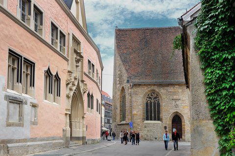 Michaelisstraße mit der Alten Universität und der Michaeliskirche